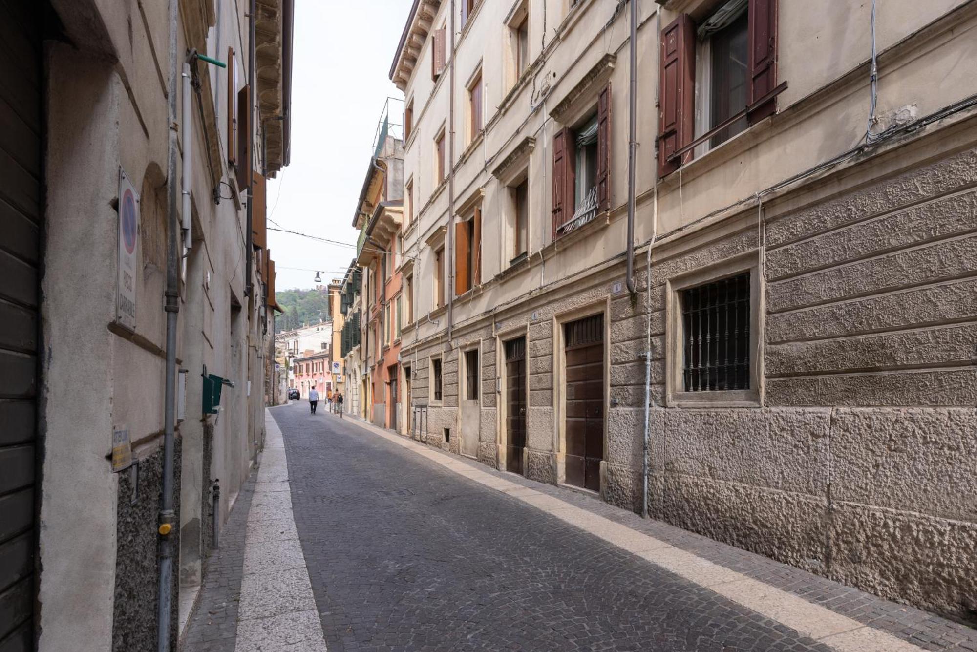 Anticavalle Intero Appartamento Verona Eksteriør billede
